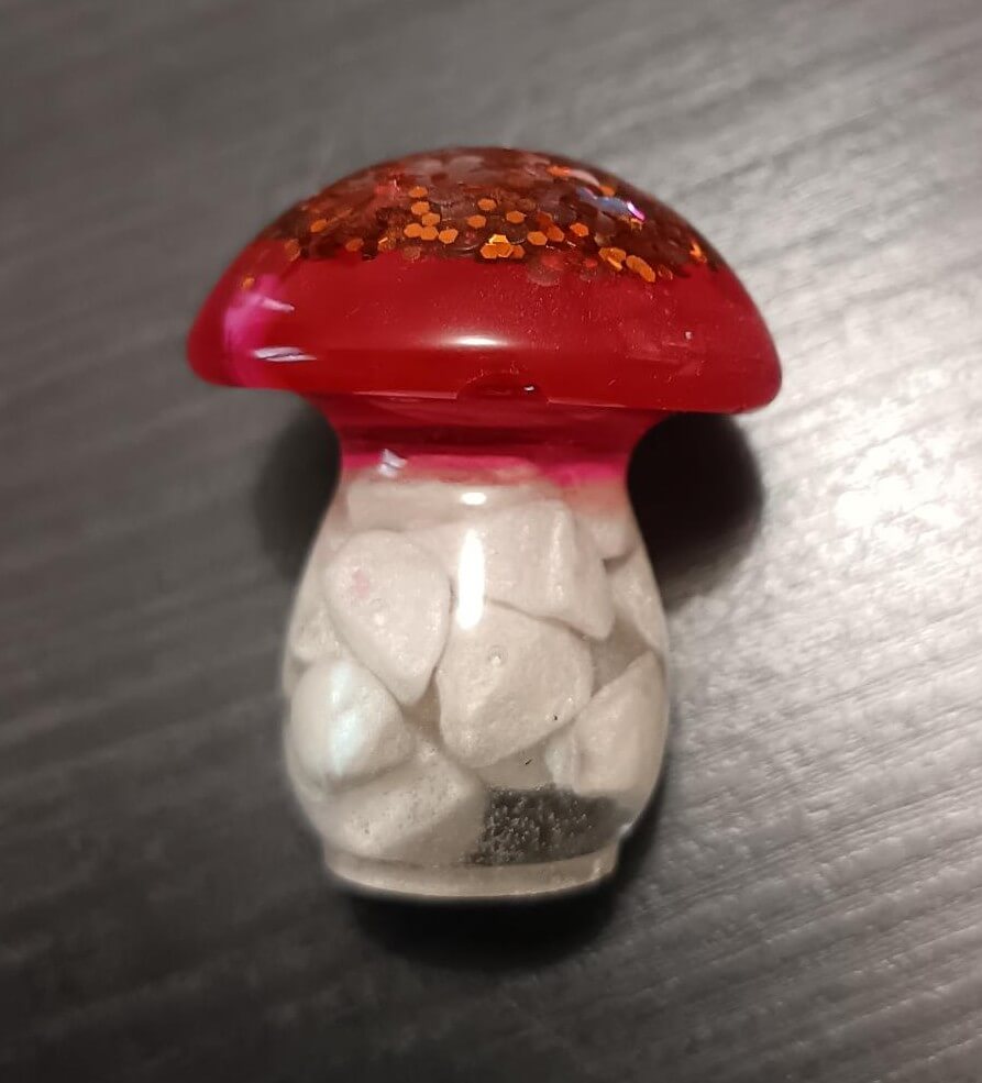Petit champignon en résine époxy fait main - Mag'ical Epoxy